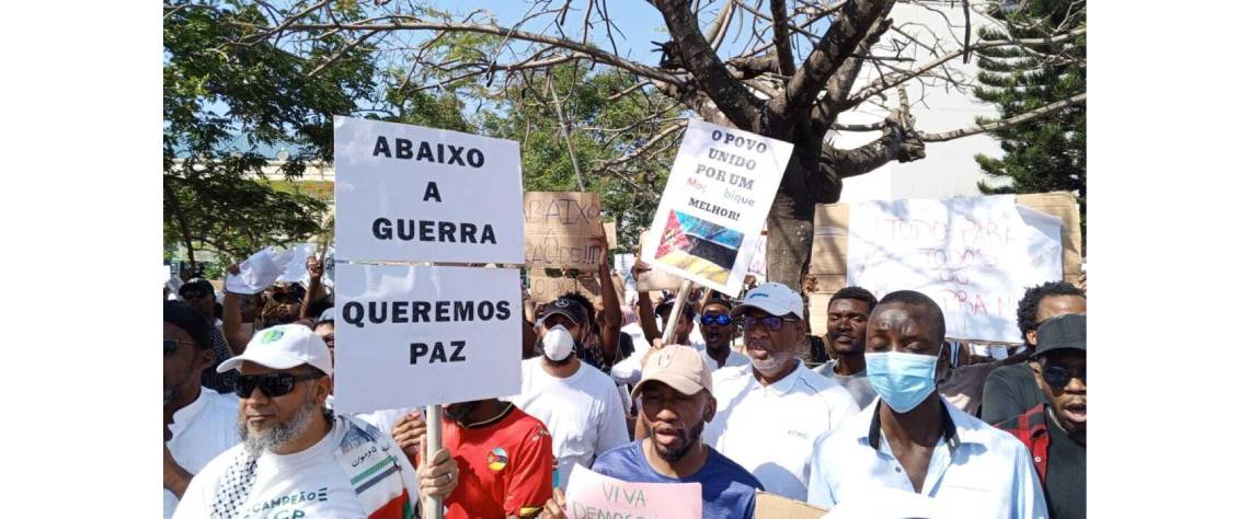 Moçambicanos marcham no estrangeiro em repúdio à violência policial.jpg