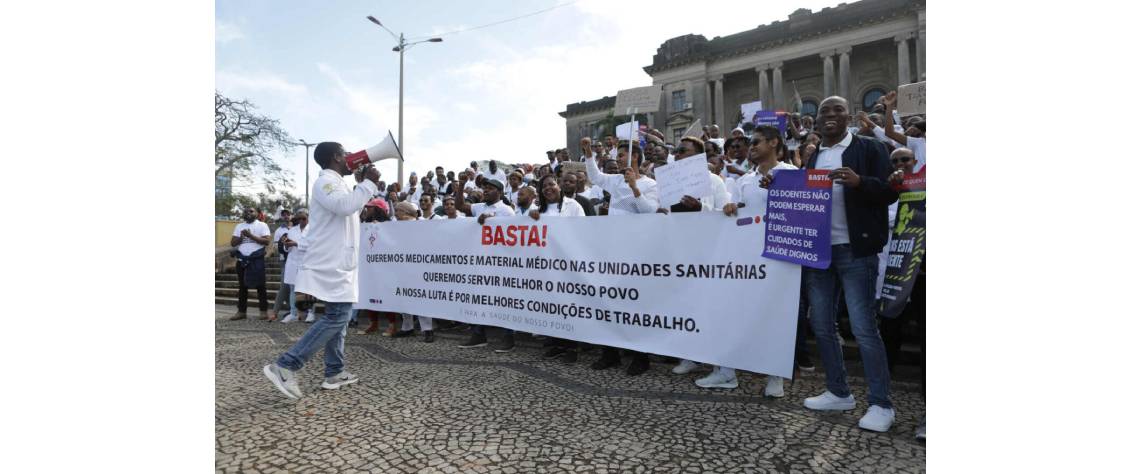 Médicos retomam greve.jpg